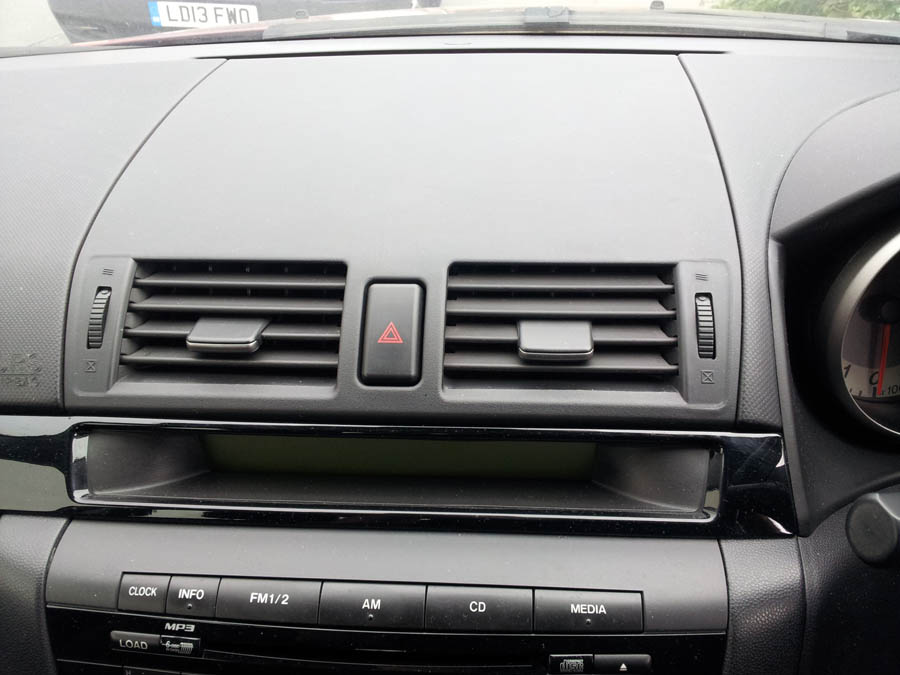 Mazda 3 Takara dash-air-vent